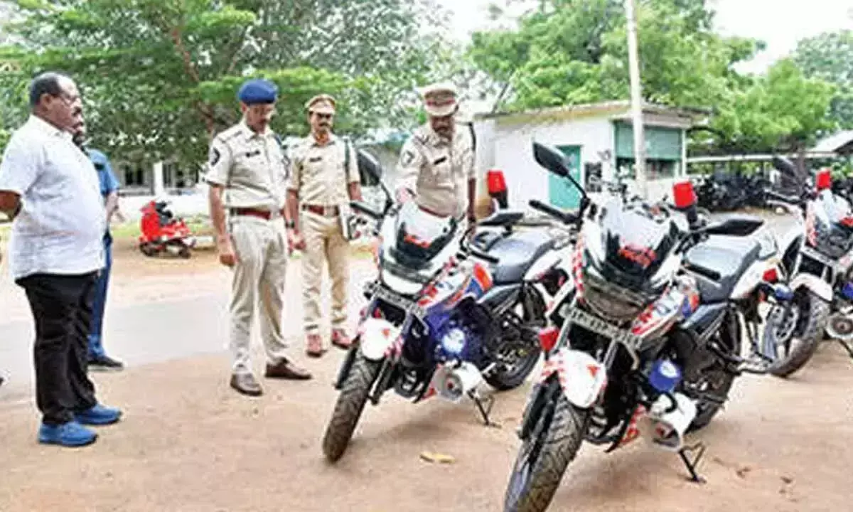 VZM पुलिस को 16 नई मोटरसाइकिलें मिलीं