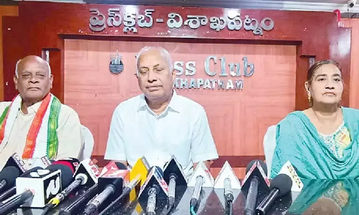 Andhra: चिंता मोहन ने शिक्षा क्षेत्र की उपेक्षा के लिए सरकार की आलोचना की