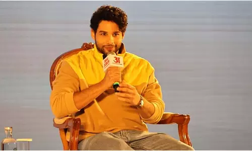 Siddhant Chaturvedi : किया खुलासा, ‘पापा बताते नहीं थे कि मैं एक्टर हूं’ Siddhant Chaturvedi : किया खुलासा, ‘पापा बताते नहीं थे कि मैं एक्टर हूं’