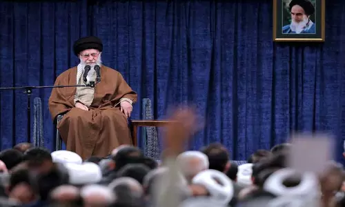 Khamenei ने कहा कि ट्रम्प ने परमाणु स्थलों पर अमेरिकी हमलों के प्रभाव को बढ़ा-चढ़ाकर बताया है।