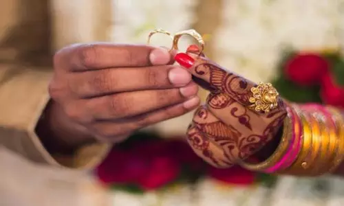 Kanpur : पति ने निभाई दोस्ती, पत्नी को उसका सच्चा प्यार सौंपा