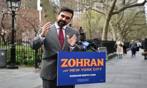 Zohran Mamdani ने न्यूयॉर्क मेयर के प्राथमिक उलटफेर में एंड्रयू कुओमो को हराया