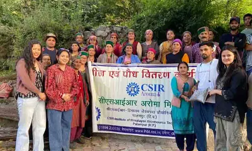 CSIR-IHBT ने सुगंध मिशन के साथ आदिवासी किसानों को सशक्त बनाया CSIR-IHBT ने सुगंध मिशन के साथ आदिवासी किसानों को सशक्त बनाया