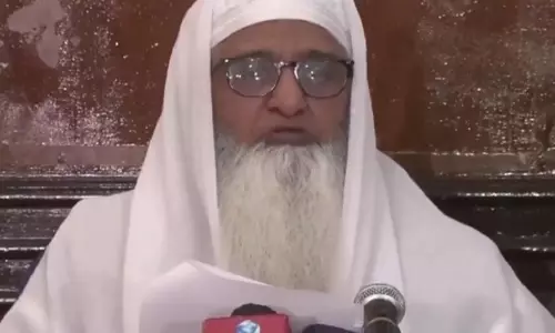 AIMPLB ने राजनीतिक दलों से न्यायमूर्ति शेखर यादव की विवादास्पद टिप्पणी पर ध्यान देने का किया आग्रह AIMPLB ने राजनीतिक दलों से न्यायमूर्ति शेखर यादव की विवादास्पद टिप्पणी पर ध्यान देने का किया आग्रह