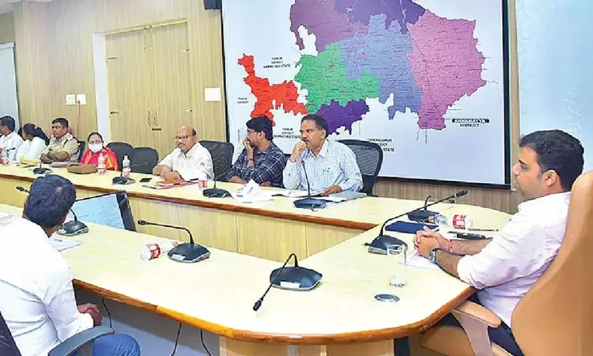 Andhra: कलेक्टर ने जिले में उद्यमियों और औद्योगिक विकास को समर्थन देने पर जोर दिया
