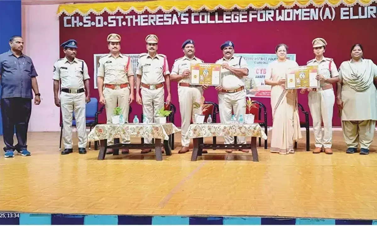 Andhra: छात्रों को फर्जी लिंक पर क्लिक न करने की चेतावनी दी गई Andhra: छात्रों को फर्जी लिंक पर क्लिक न करने की चेतावनी दी गई