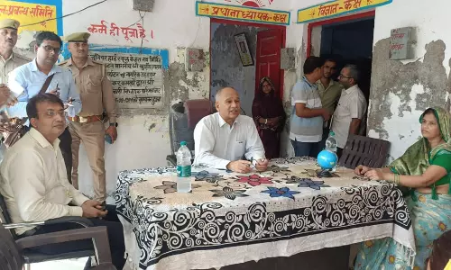 Farrukhabad: बाढ़ प्रभावित क्षेत्र के बच्चों को तैरना सिखाया जाये: योगेन्द्र डिमरी Farrukhabad: बाढ़ प्रभावित क्षेत्र के बच्चों को तैरना सिखाया जाये: योगेन्द्र डिमरी