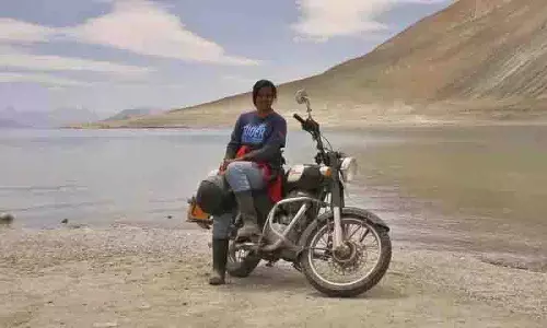 Hyderabad की सड़कों ने अनुभवी बाइकर को फ्रैक्चर और सुरक्षा की भावना से वंचित कर दिया Hyderabad की सड़कों ने अनुभवी बाइकर को फ्रैक्चर और सुरक्षा की भावना से वंचित कर दिया