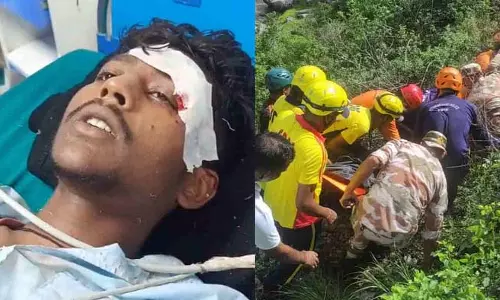 घायल चालक ने बताई पूरी कहानी, 19 यात्रियों वाला वाहन कैसे समाया नदी में घायल चालक ने बताई पूरी कहानी, 19 यात्रियों वाला वाहन कैसे समाया नदी में