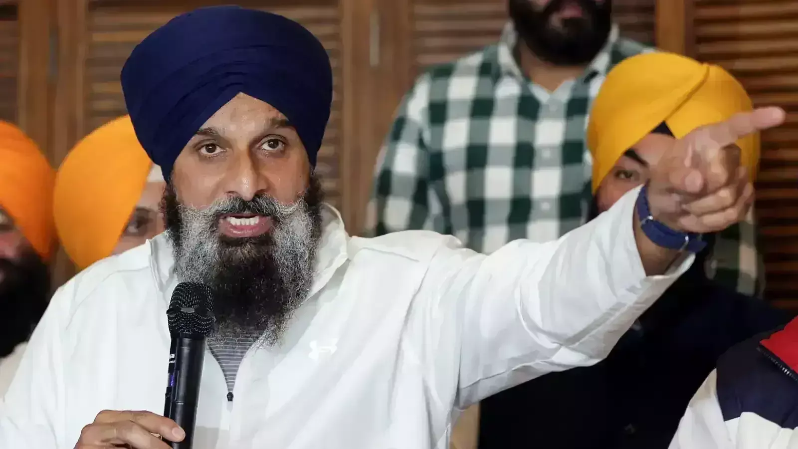 Chandigarh: बिक्रम मजीठिया को पुलिस रिमांड, कोर्ट ने दी 7 दिन की मंजूरी Chandigarh: बिक्रम मजीठिया को पुलिस रिमांड, कोर्ट ने दी 7 दिन की मंजूरी