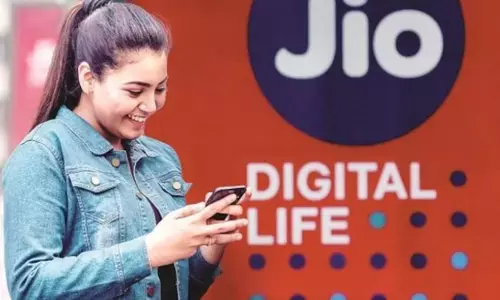 Jio के ये प्लान देंगे परदेस में भी साथ, मिलेंगे ऐसे फायदे Jio के ये प्लान देंगे परदेस में भी साथ, मिलेंगे ऐसे फायदे