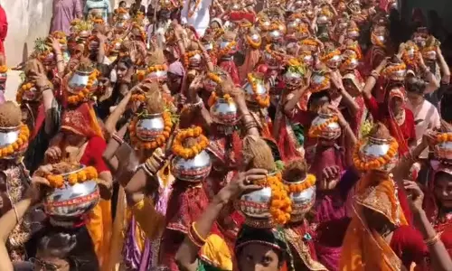 Tonk: भक्ति माहौल में श्रीराम महायज्ञ की कलश यात्रा निकाली गई Tonk: भक्ति माहौल में श्रीराम महायज्ञ की कलश यात्रा निकाली गई