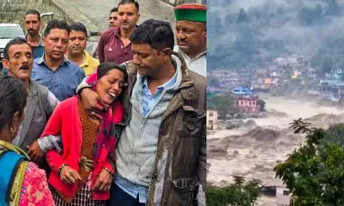अचानक आई बाढ़, Kangra में 4 की मौत, 6 मजदूर लापता, कुल्लू में 9 बह गए