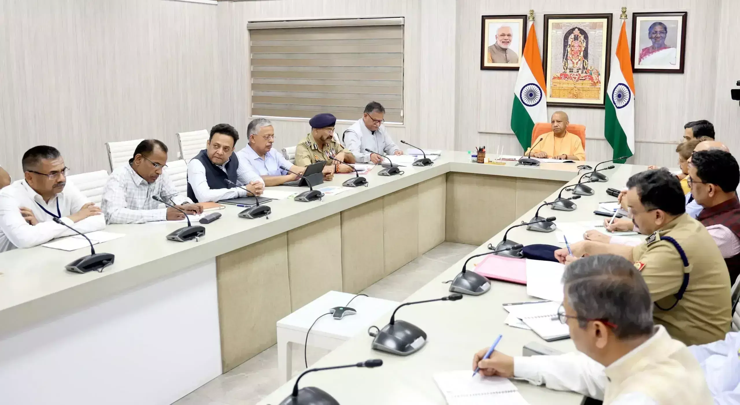 Lucknow: त्योहारों पर रहेगा सतर्क प्रशासन, सीएम योगी ने दिए निर्देश Lucknow: त्योहारों पर रहेगा सतर्क प्रशासन, सीएम योगी ने दिए निर्देश