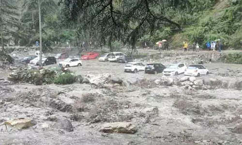 Kullu जिले की सैंज घाटी में अचानक आई बाढ़ में तीन लोग बह गए