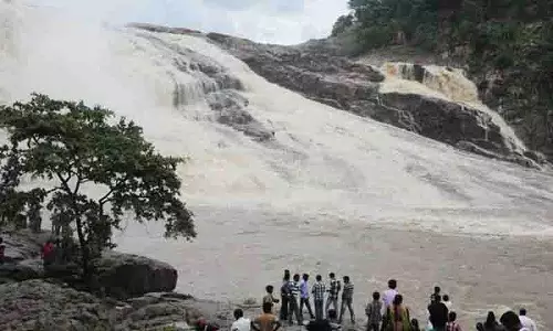 Adilabad में भारी बारिश के बाद कुंतला झरना फिर से सक्रिय हो गया