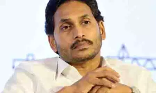 जगन मोहन रेड्डी ने राजकोषीय अनुशासन की कमी के लिए TDP के नेतृत्व वाली आंध्र सरकार पर निशाना साधा जगन मोहन रेड्डी ने राजकोषीय अनुशासन की कमी के लिए TDP के नेतृत्व वाली आंध्र सरकार पर निशाना साधा