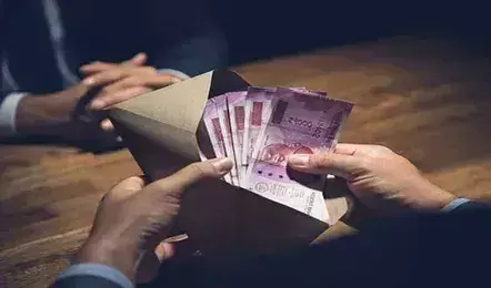 Rohtak: रिश्वतखोरी में लिप्त दो पटवारी और एक अन्य कर्मचारी गिरफ्तार Rohtak: रिश्वतखोरी में लिप्त दो पटवारी और एक अन्य कर्मचारी गिरफ्तार