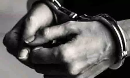 Bihar में एक करोड़ रुपये मूल्य की एक किलो हेरोइन के साथ दो लोग गिरफ्तार Bihar में एक करोड़ रुपये मूल्य की एक किलो हेरोइन के साथ दो लोग गिरफ्तार