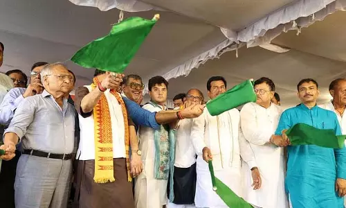 Madhya Pradesh : बड़ी सौगात, ग्वालियर से बेंगलुरु के लिए सीधी ट्रेन रवाना Madhya Pradesh : बड़ी सौगात, ग्वालियर से बेंगलुरु के लिए सीधी ट्रेन रवाना