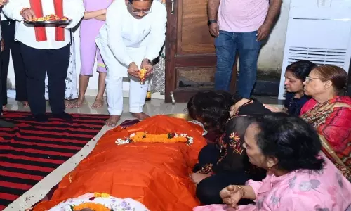 मुख्यमंत्री विष्णुदेव साय ने पद्मश्री डॉ. सुरेंद्र दुबे को दी श्रद्धांजलि मुख्यमंत्री विष्णुदेव साय ने पद्मश्री डॉ. सुरेंद्र दुबे को दी श्रद्धांजलि