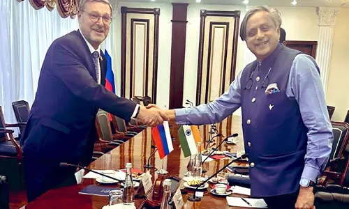 Shashi Tharoor ने मॉस्को में रूसी संघ परिषद के उपाध्यक्ष से की मुलाकात