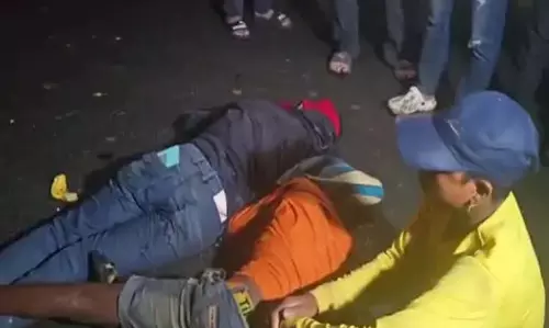 सड़क हादसा: ट्रैक्टर से टकराई बाइक, नाबालिग सहित दो युवकों की मौत