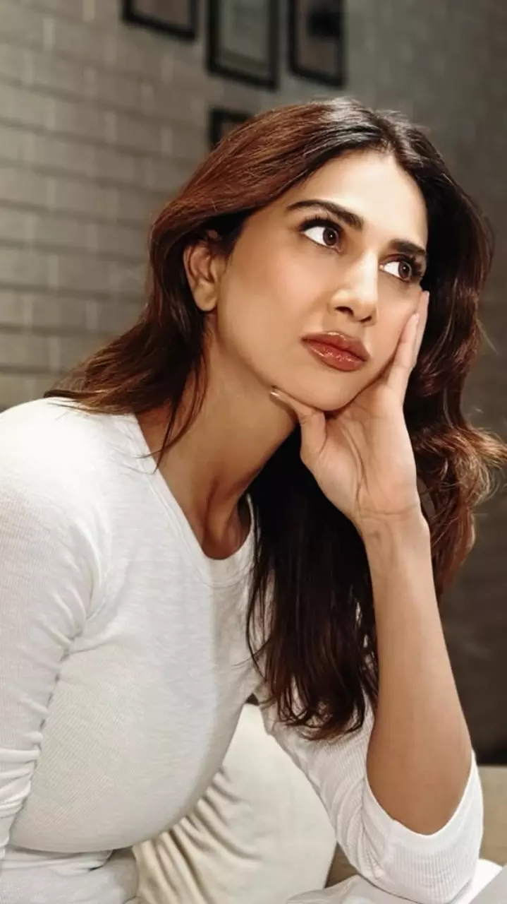 वाणी कपूर का दिखा गॉर्जियस लुक
