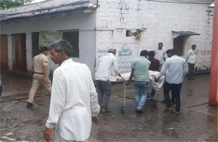 MP News: सोयाबीन की बुवाई कर रहे दो किसानों की बिजली गिरने से मौत MP News: सोयाबीन की बुवाई कर रहे दो किसानों की बिजली गिरने से मौत
