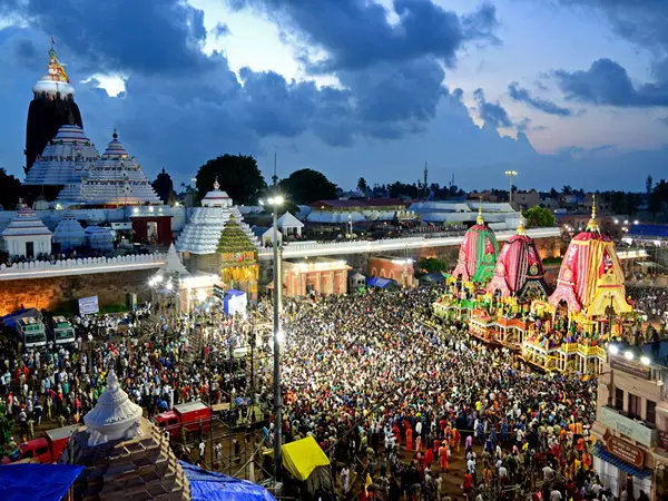 Puri ने कड़ी सुरक्षा और उन्नत निगरानी उपायों के साथ जगन्नाथ रथ यात्रा के लिए कमर कस ली Puri ने कड़ी सुरक्षा और उन्नत निगरानी उपायों के साथ जगन्नाथ रथ यात्रा के लिए कमर कस ली