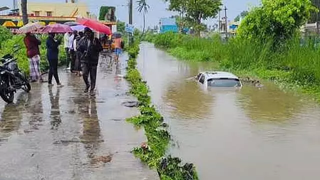 Tamil Nadu: कन्याकुमारी जिले में भारी बारिश से सामान्य जनजीवन प्रभावित Tamil Nadu: कन्याकुमारी जिले में भारी बारिश से सामान्य जनजीवन प्रभावित