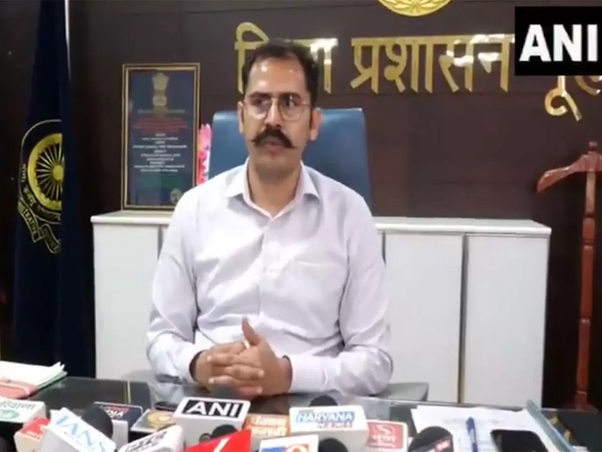 नूंह के डिप्टी कमिश्नर ने कहा- अरावली के जंगल में लगी आग के मामले में FIR दर्ज की गई नूंह के डिप्टी कमिश्नर ने कहा- अरावली के जंगल में लगी आग के मामले में FIR दर्ज की गई