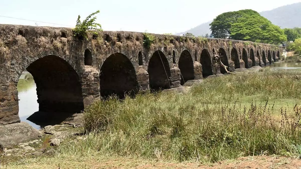 Maharashtra: नागोथाने में ऐतिहासिक मुगलकालीन पुल संरचनात्मक कमज़ोरी के कारण बंद Maharashtra: नागोथाने में ऐतिहासिक मुगलकालीन पुल संरचनात्मक कमज़ोरी के कारण बंद