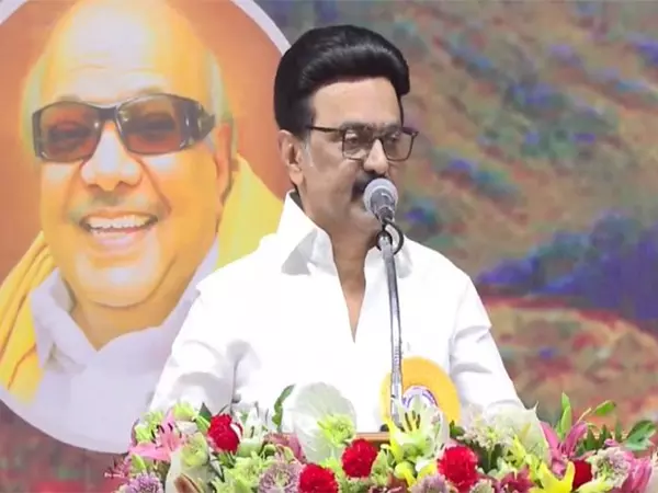 CM स्टालिन ने भाजपा-एआईएडीएमके गठबंधन की आलोचना की CM स्टालिन ने भाजपा-एआईएडीएमके गठबंधन की आलोचना की