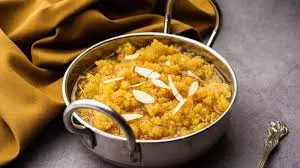Moong dal का हलवा दिल और शरीर दोनों के लिए फायदेमंद Moong dal का हलवा दिल और शरीर दोनों के लिए फायदेमंद
