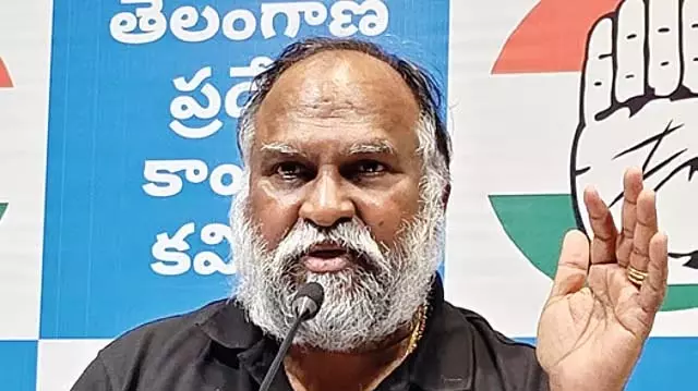TPCC प्रमुख जग्गा रेड्डी ने रेवंत के दो कार्यकाल पूरे होने पर CM बनने की इच्छा जताई TPCC प्रमुख जग्गा रेड्डी ने रेवंत के दो कार्यकाल पूरे होने पर CM बनने की इच्छा जताई