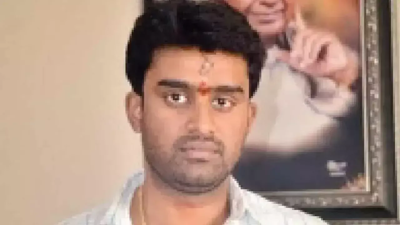 Karnataka: सूरज रेवन्ना यौन उत्पीड़न मामले में सीआईडी ने ‘बी’ रिपोर्ट दाखिल की Karnataka: सूरज रेवन्ना यौन उत्पीड़न मामले में सीआईडी ने ‘बी’ रिपोर्ट दाखिल की