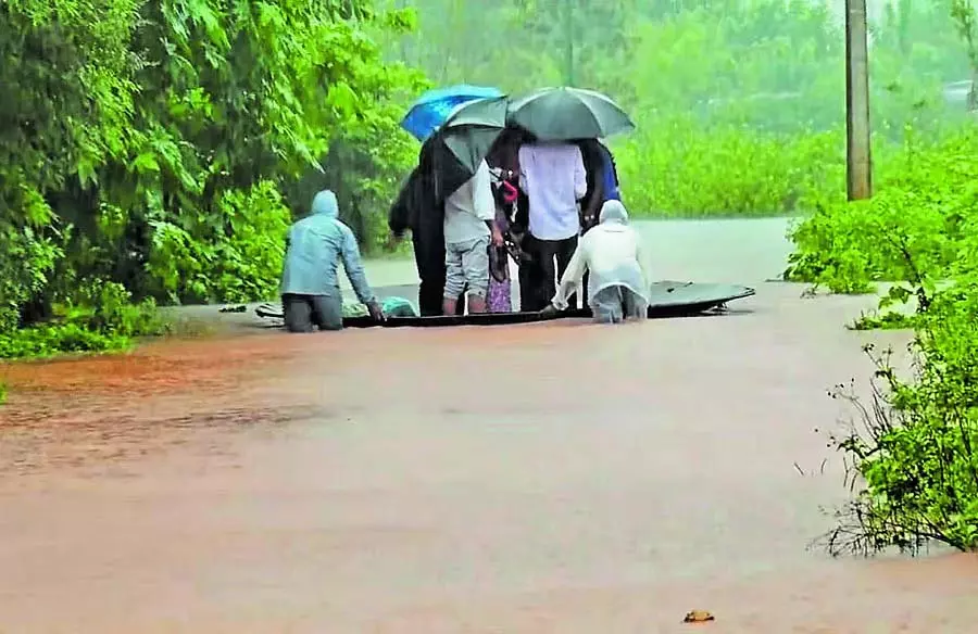 Karnataka : राज्य के विभिन्न हिस्सों में भारी बारिश से सामान्य जनजीवन प्रभावित Karnataka : राज्य के विभिन्न हिस्सों में भारी बारिश से सामान्य जनजीवन प्रभावित