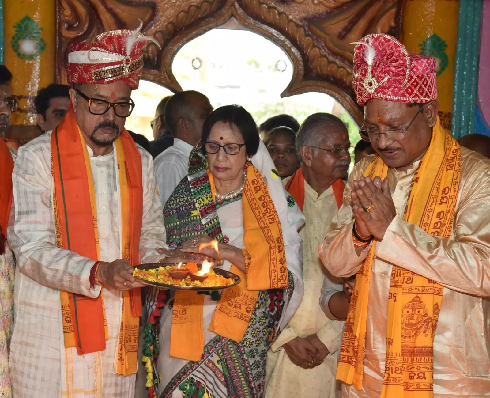 मुख्यमंत्री साय ने सोने की झाड़ू से छेरापहरा की रस्म निभाई, रथयात्रा महोत्सव में हुए शामिल मुख्यमंत्री साय ने सोने की झाड़ू से छेरापहरा की रस्म निभाई, रथयात्रा महोत्सव में हुए शामिल