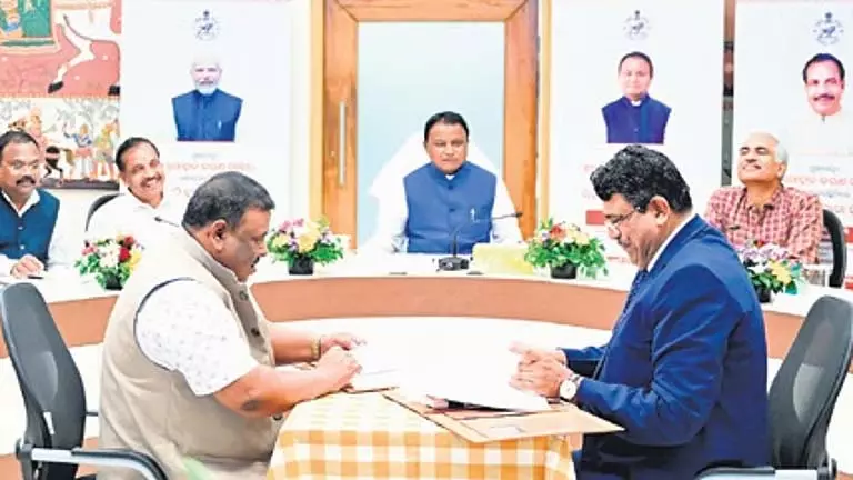 Odisha सरकार ने गोपालपुर बंदरगाह-जटाधारी में जेटी के लिए समझौते पर हस्ताक्षर किए Odisha सरकार ने गोपालपुर बंदरगाह-जटाधारी में जेटी के लिए समझौते पर हस्ताक्षर किए