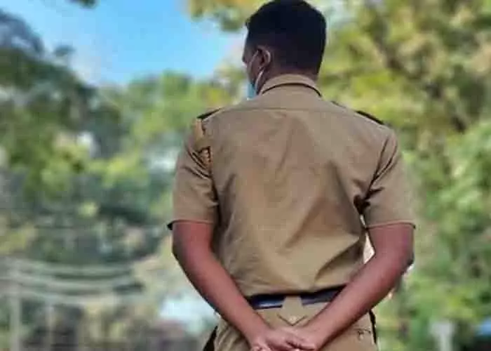 Kerala HC के जज ने अपने घर में चोरी की शिकायत दर्ज कराई, पुलिस ने जांच शुरू की Kerala HC के जज ने अपने घर में चोरी की शिकायत दर्ज कराई, पुलिस ने जांच शुरू की