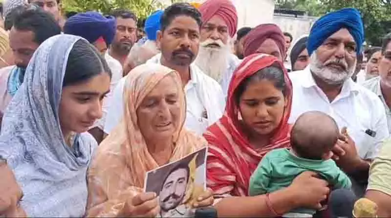 Fazilka: सीमा के पास से लापता युवक का अब तक पता नहीं चल पाया Fazilka: सीमा के पास से लापता युवक का अब तक पता नहीं चल पाया