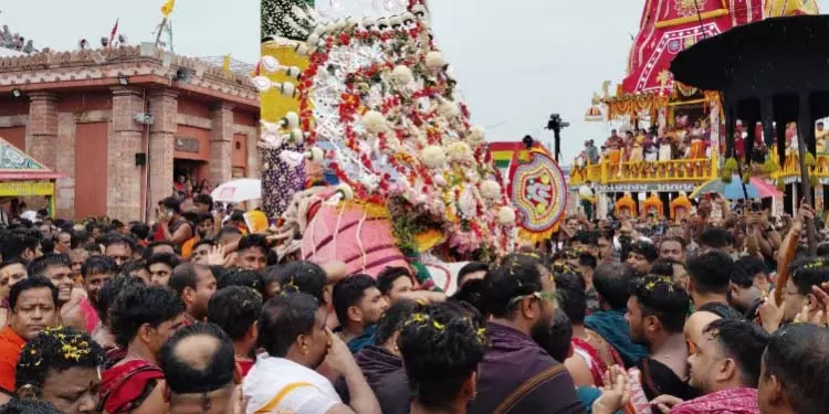 रथ यात्रा 2025: पुरी के जगन्नाथ मंदिर में पहांडी अनुष्ठान शुरू हुआ रथ यात्रा 2025: पुरी के जगन्नाथ मंदिर में पहांडी अनुष्ठान शुरू हुआ