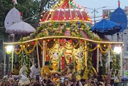 काशी में जगन्नाथ रथ यात्रा समारोह में लाखों लोग शामिल हुए काशी में जगन्नाथ रथ यात्रा समारोह में लाखों लोग शामिल हुए