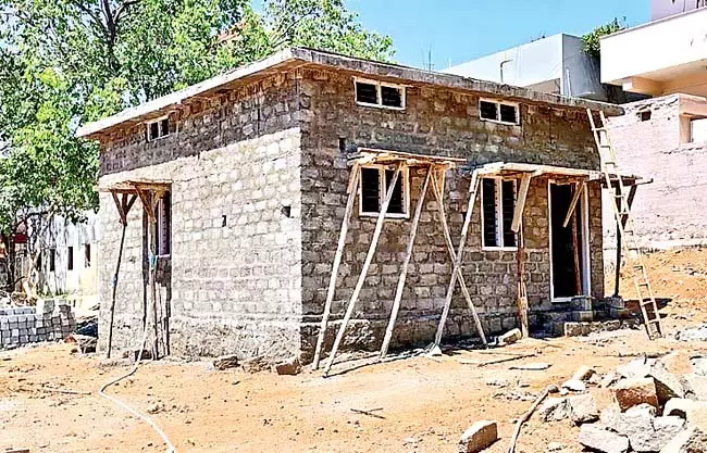 Andhra : गरीब और मध्यम वर्ग के लिए मकान निर्माण में अब कोई जल्दबाजी नहीं Andhra : गरीब और मध्यम वर्ग के लिए मकान निर्माण में अब कोई जल्दबाजी नहीं