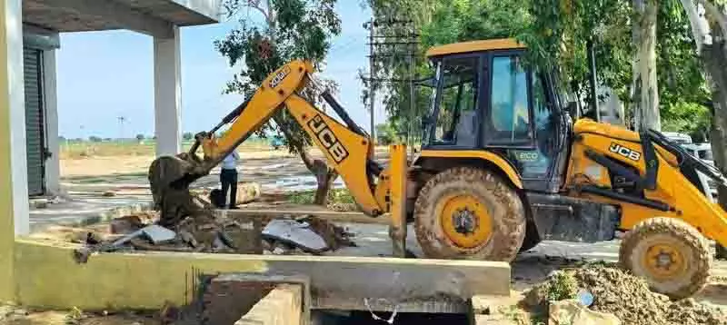 Panchkula जिले के तीन गांवों में अवैध निर्माण ढहाए गए Panchkula जिले के तीन गांवों में अवैध निर्माण ढहाए गए