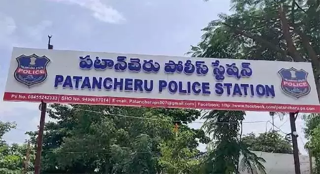 Telangana : गर्लफ्रेंड के सामने की आत्महत्या की कोशिश अस्पताल ले जाने से पहले ही हुई मौत Telangana : गर्लफ्रेंड के सामने की आत्महत्या की कोशिश अस्पताल ले जाने से पहले ही हुई मौत