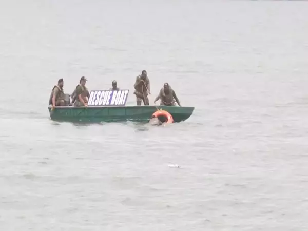 NDRF-SDRF ने सेना के साथ मिलकर भोपाल के बड़ा तालाब में बाढ़ की रोकथाम के लिए मॉक ड्रिल की NDRF-SDRF ने सेना के साथ मिलकर भोपाल के बड़ा तालाब में बाढ़ की रोकथाम के लिए मॉक ड्रिल की