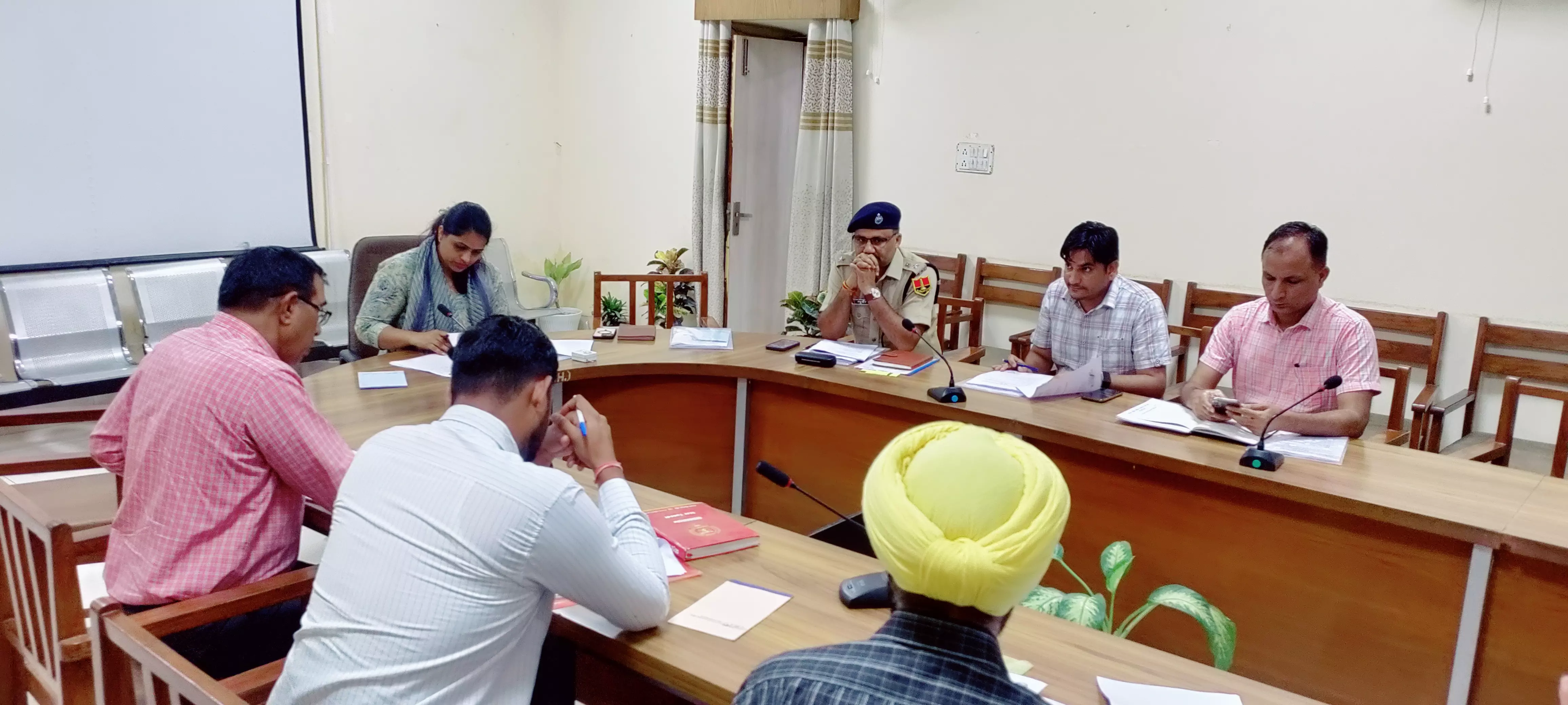 Ganganagar: जिला कलेक्टर ने दिए निर्देश: ट्रैफिक व्यवस्था सुधारने को हटें अवैध रोड कट्स Ganganagar: जिला कलेक्टर ने दिए निर्देश: ट्रैफिक व्यवस्था सुधारने को हटें अवैध रोड कट्स