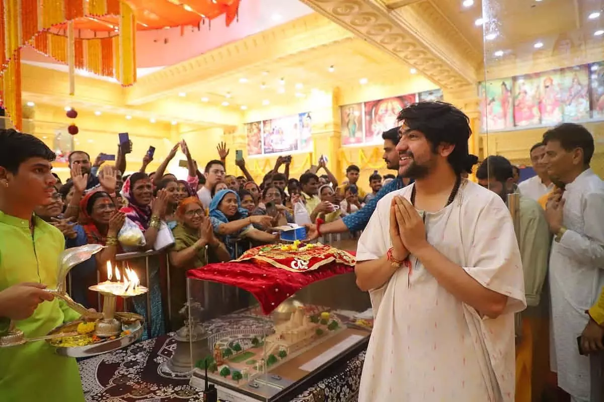 बागेश्वर धाम प्रमुख धीरेंद्र शास्त्री का मुंबई में भव्य स्वागत के साथ तीन दिवसीय दरबार शुरू बागेश्वर धाम प्रमुख धीरेंद्र शास्त्री का मुंबई में भव्य स्वागत के साथ तीन दिवसीय दरबार शुरू